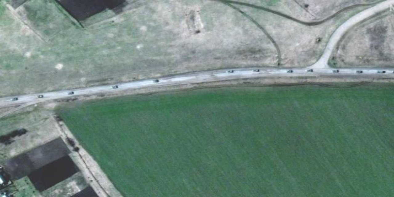 ABD'li şirket paylaştı: 13 kilometrelik Rus konvoyu görüntülendi