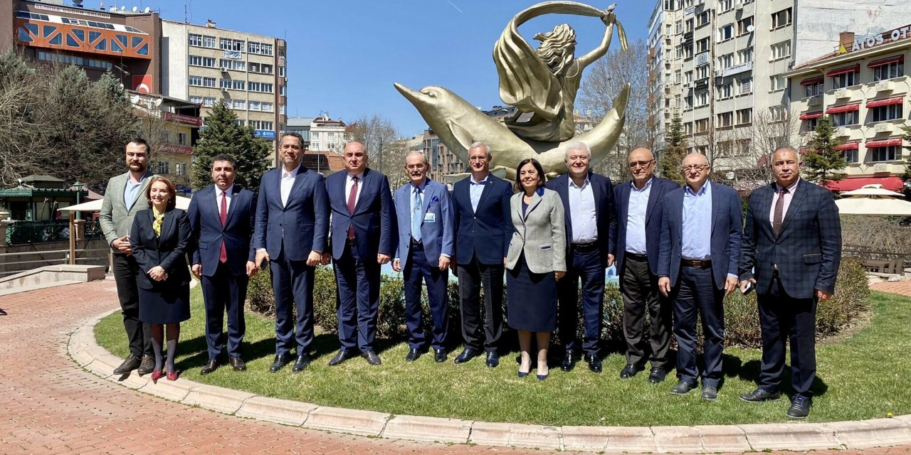 CHP'li Başarır'dan Eskişehir Büyükşehir Belediye Başkanı Büyükerşen'e ziyaret