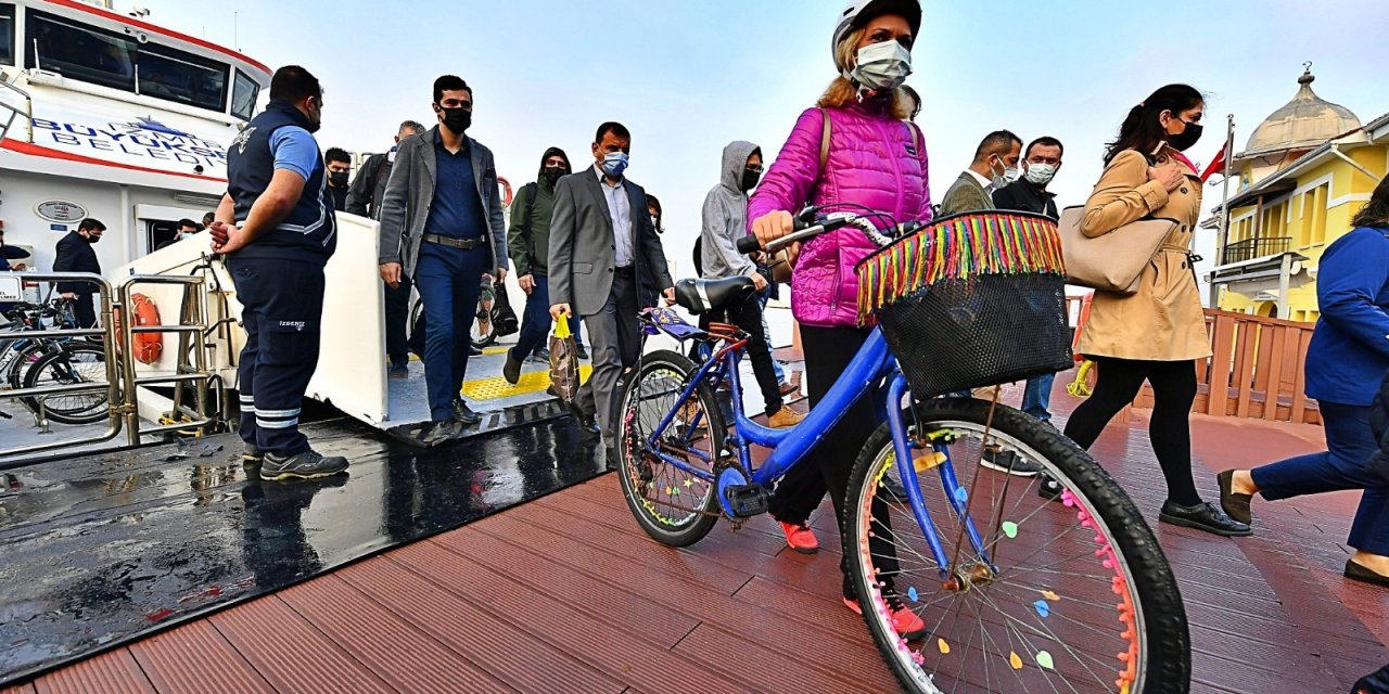 İzmirliler akaryakıt zamları nedeniyle bisiklete yöneldi