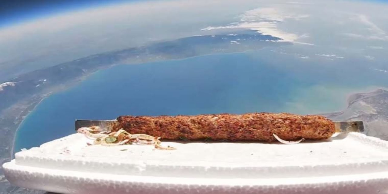 Adanalı kebapçıdan uzaya 'boru kebabı' gönderme denemesi