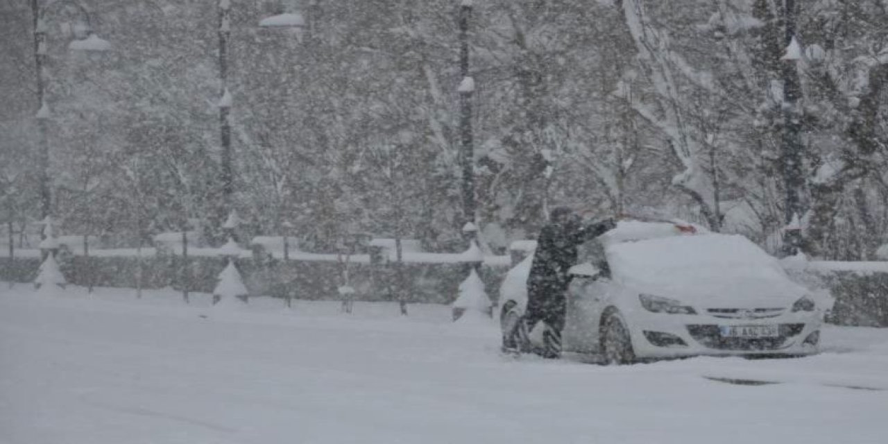 Türkiye Nisan ayında kışı yaşadı! Kar kalınlığı 20 santimetreyi geçti