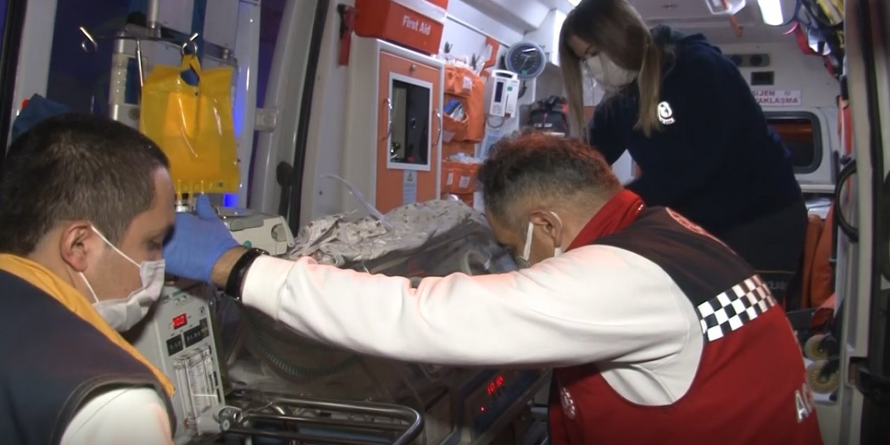 Vücutlarından birbirlerine yapışık doğan siyam ikizleri Ankara'ya getirildi