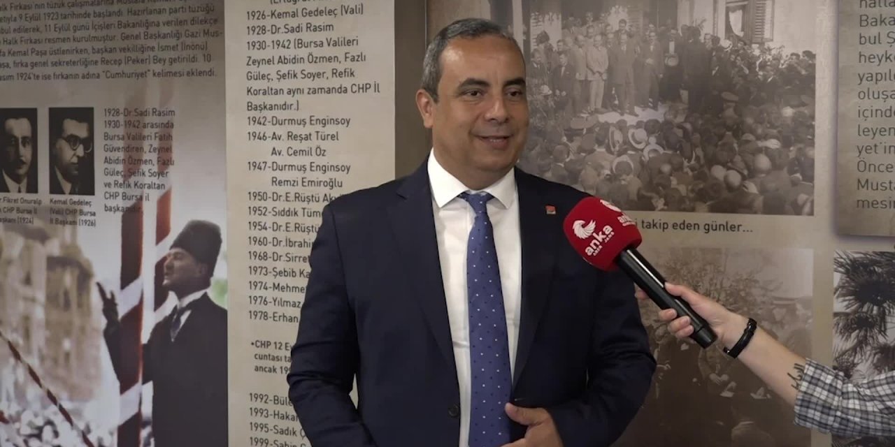 CHP BURSA İL BAŞKANLIĞI, YAKLAŞIK 3 BİN FOTOĞRAF VE GAZETE KUPÜRÜİLE 100 YILLIK ANI DUVARI AÇTI