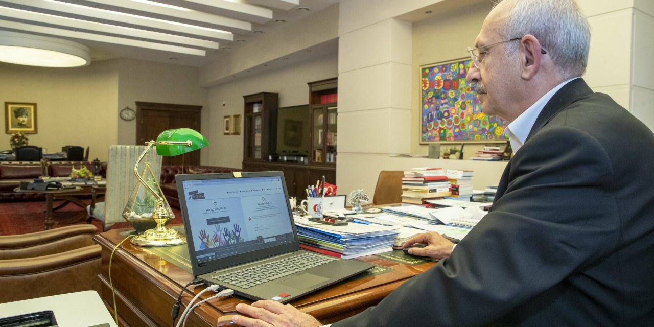 KILIÇDAROĞLU, "ASKIDA OTOBÜS BİLETİ" DAYANIŞMA KAMPANYASINDA BAĞIŞÇI OLDU: "GELİN, BAYRAMDA EVİNE GİDEMEYEN ÖĞRENCİ KALMASIN"