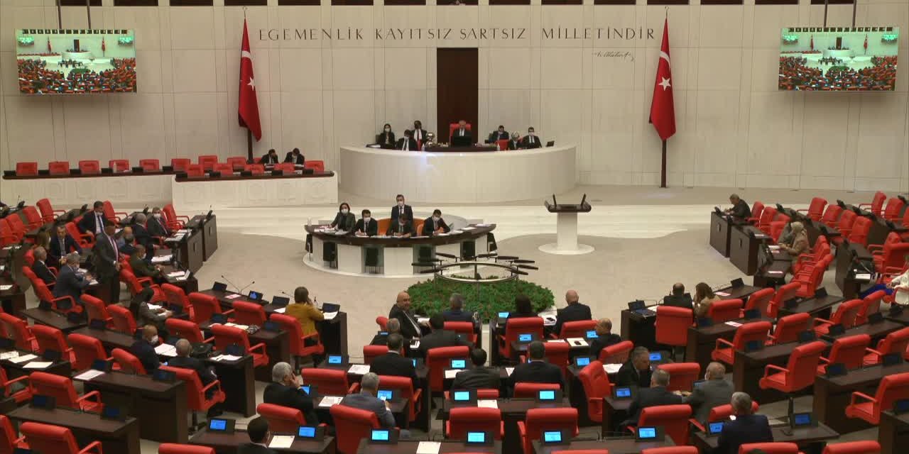 SİBEL ÖZDEMİR, ÖĞRETİM GÖREVLİLERİNE EKSİK ÜCRET ÖDEYEN VAKIF ÜNİVERSİTELERİNİ MECLİS GÜNDEMİNE TAŞIDI