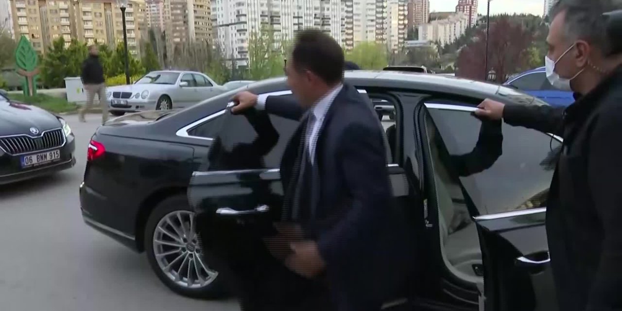 KILIÇDAROĞLU'NA, APARTMANDAKİ KOMŞULARI DA MUM YAKIP DESTEK VERDİ