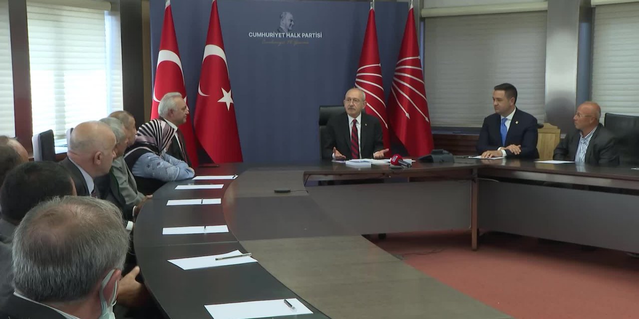 KILIÇDAROĞLU, CHP’YE KATILAN YENİÜYELERLE BULUŞTU: “ZENGİNDEN ALIP FAKİRE VERMEMİZ LAZIM”