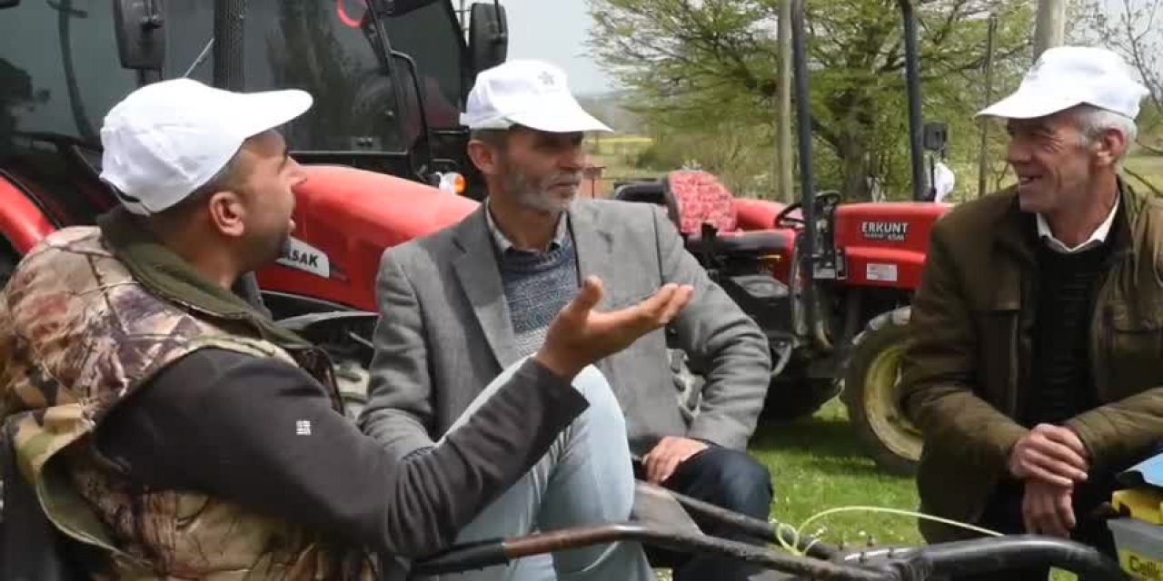 DAVUTOĞLU'NUN GİTTİĞİ SAKARYA'DA ÇİFTÇİNİN GÜNDEMİ ZAMLAR: BİR BALYA SAMAN 50 LİRA, BİR ÇUVAL YEM 300 LİRA OLACAK İŞ Mİ