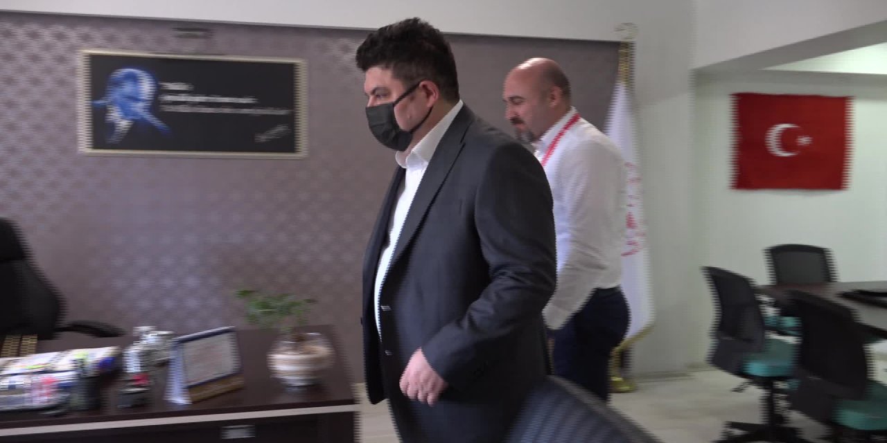 BAŞKAN ERHAN KILIÇ’TAN HASTANEDEKİ ÇOCUKLARA 23 NİSAN SÜRPRİZİ