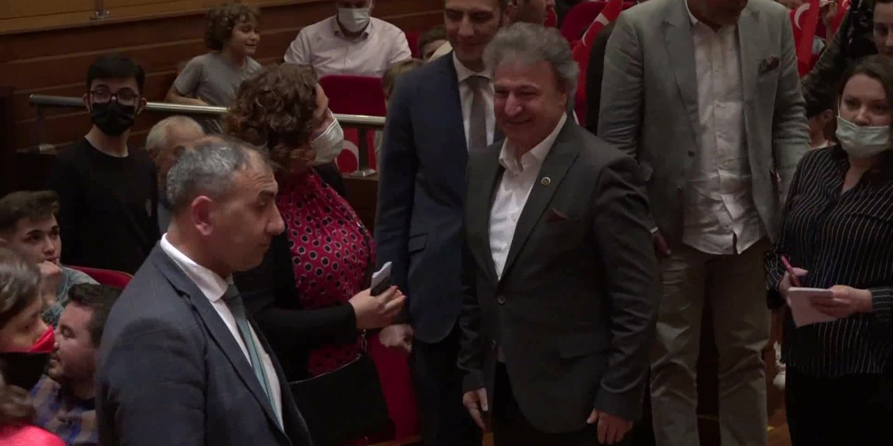 BORNOVALI ÇOCUKLARDAN 23 NİSAN KONSERİ