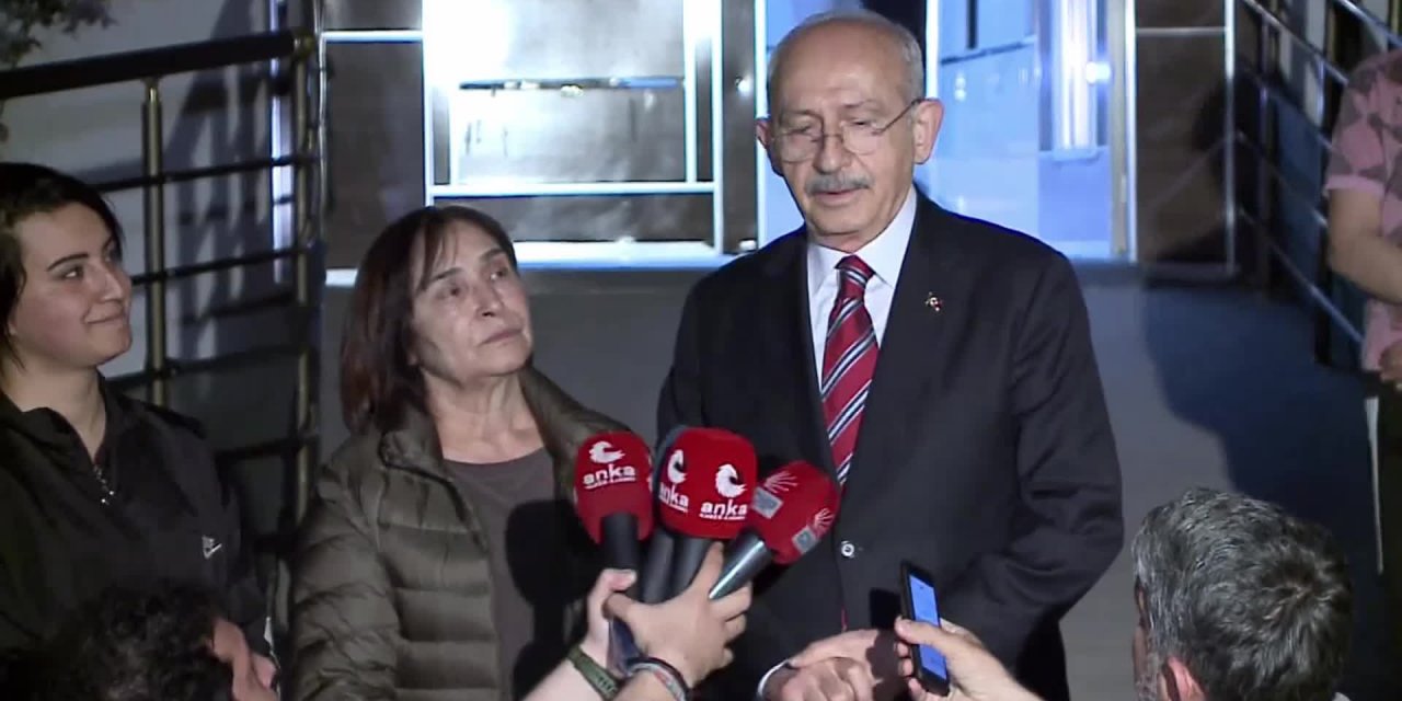 KILIÇDAROĞLU, BAŞKENT'TE DÖRT AYDIR ELEKTRİĞİ KESİK OLAN AİLEYİ ZİYARET ETTİ: "NEREDE BU SOSYAL DEVLET, İKTİDAR, NEREDE SARAY VE ŞÜREKASI… HER BİRİNİN KEYFİ YERİNDE"