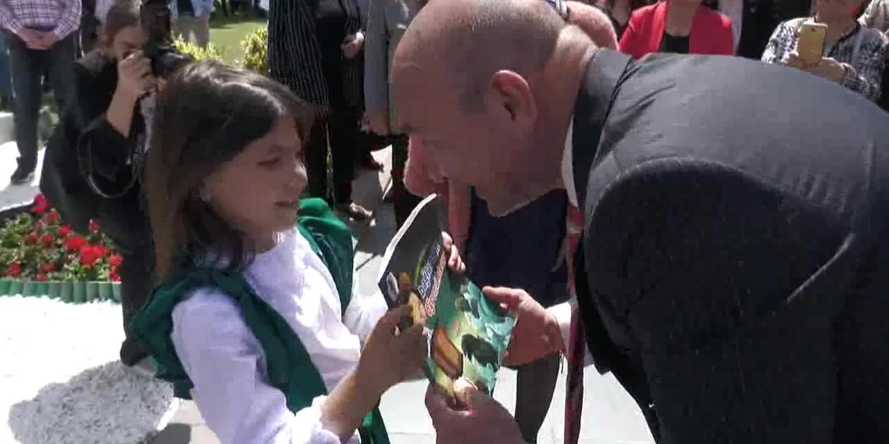 CHP İZMİR'DEN 23 NİSAN KUTLAMASI. DENİZ YÜCEL: "TEK ADAM YÖNETİMİNE KARŞI 'EGEMENLİK KAYITSIZ ŞARTSIZ MİLLETİNDİR' DİYORUZ"