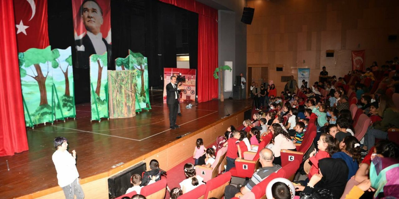 ÇUKUROVA’DA ÇOCUKLAR 23 NİSAN’I COŞKUYLA KUTLADI