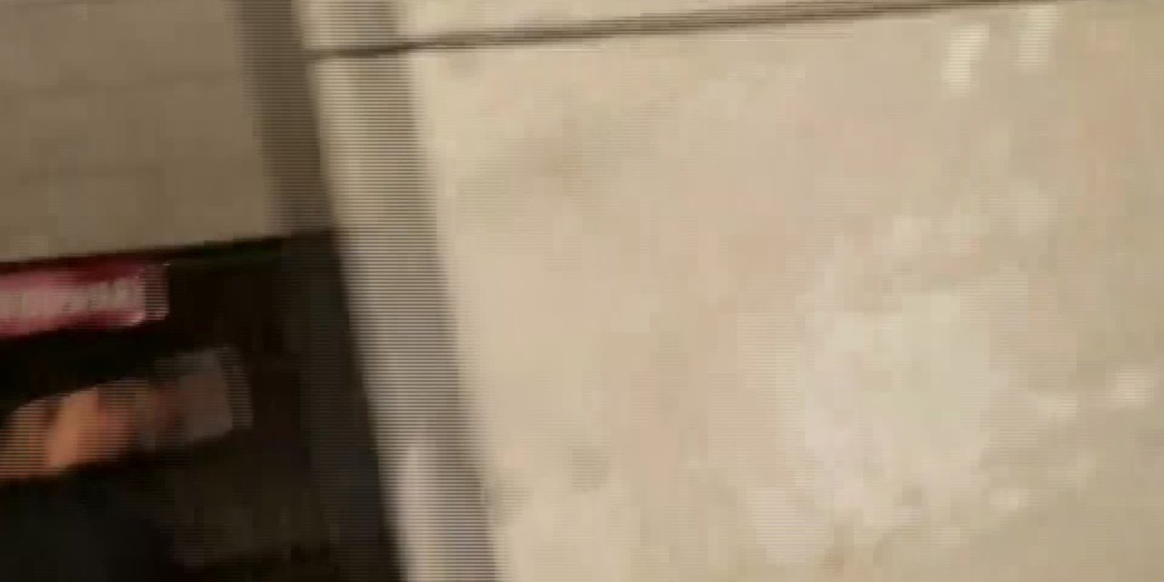 ŞANLIURFA’DA ZABITA ARACINA KAPATILAN ÇOCUĞU YURTTAŞLAR KURTARDI