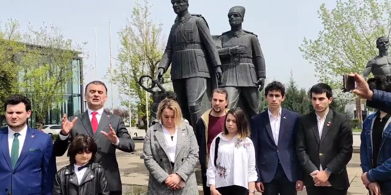 CHP SAMSUN İL BAŞKANI TÜRKEL'DEN SAMSUN BÜYÜKŞEHİR BELEDİYE BAŞKANI DEMİR'E TEPKİ: "SAMSUN SİZİN BABANIZIN ÇİFTLİĞİ DEĞİL. BİR AN ÖNCE BU TABELALARI KALDIR"