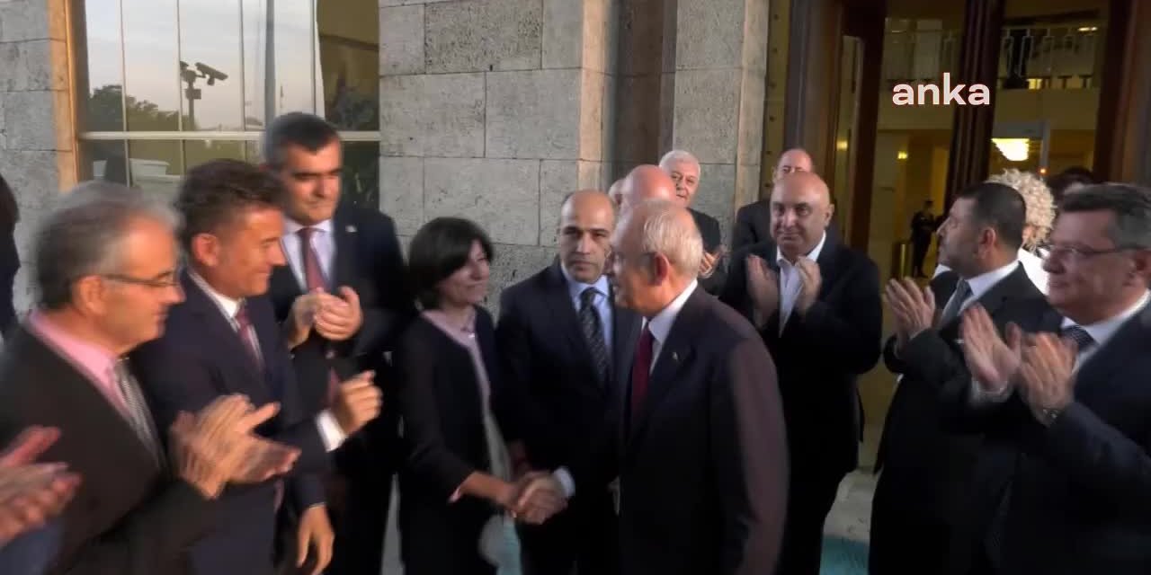 CHP MİLLETVEKİLLERİ, TBMM ÇIKIŞINDA KILIÇDAROĞLU’NU ALKIŞLARLA UĞURLADI