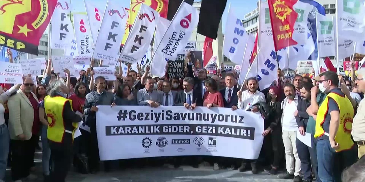 GEZİ DAVASI KARARLARI ANKARA'DA PROTESTO EDİLDİ: "DEMOKRASİ VE ÖZGÜRLÜK ÇIĞLIĞINI SUSTURAMAYACAKSINIZ"