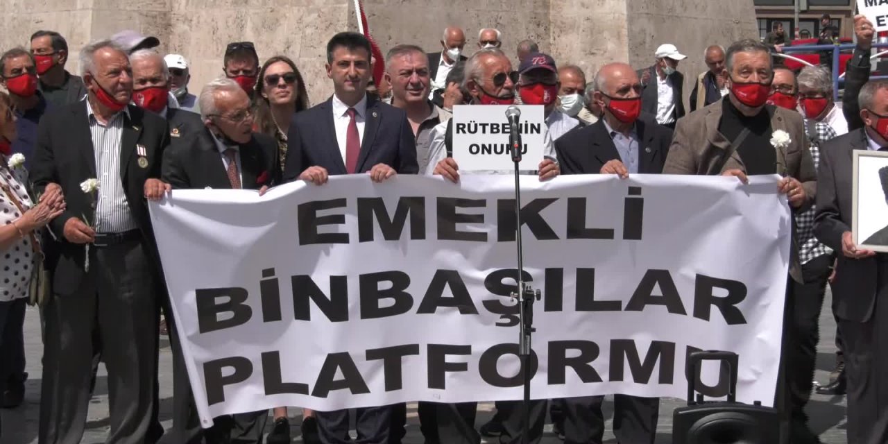 “BİNBAŞI RÜTBESİNDEN AYRILAN EMEKLİ BİR SUBAYIN ALDIĞI ÜCRET AÇLIK SINIRINDA” EMEKLİ BİNBAŞILAR ZAM TALEBİYLE ANKARA’DA EYLEM YAPTI: