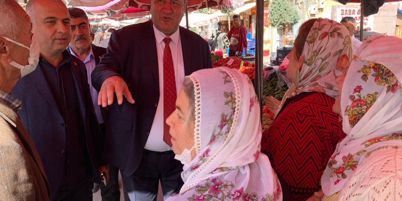 Vatandaş Mehmet Yılmaz: ”Hanım pazar listesi veriyor. Yarısında para bitince acaba parayı mı düşürdüm diye bakınıyorum”