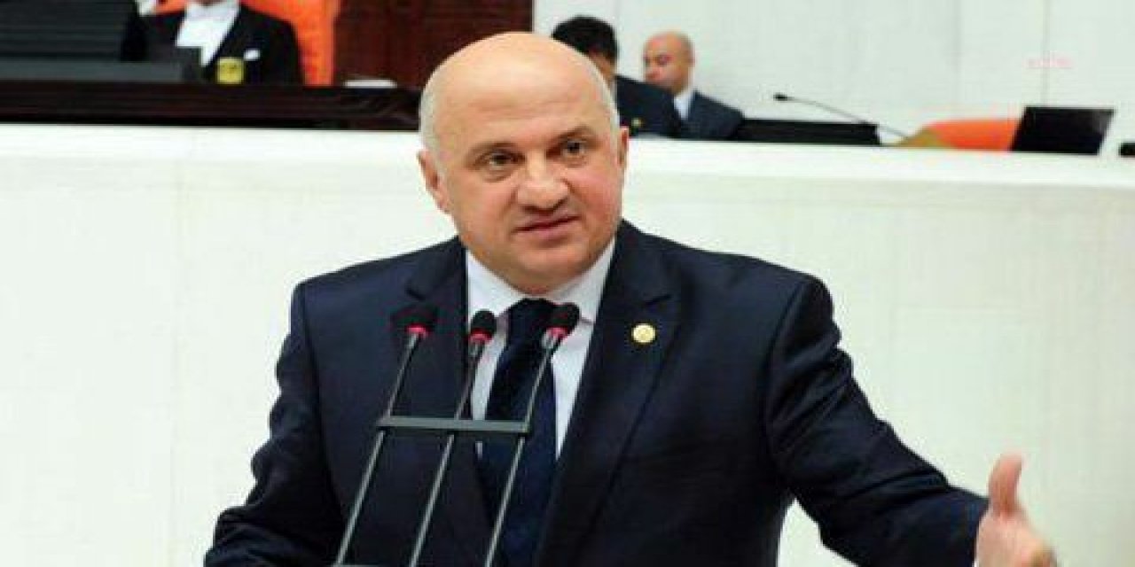 "BU TALİMAT KİM TARAFINDAN VERİLDİ'' UĞUR BAYRAKTUTAN, BORÇKA' DAKİ KİMLİK KONTROLLERİNDE HERKESİN FOTOĞRAFLANDIĞI İDDİASINI TBMM GÜNDEMİNE TAŞIDI