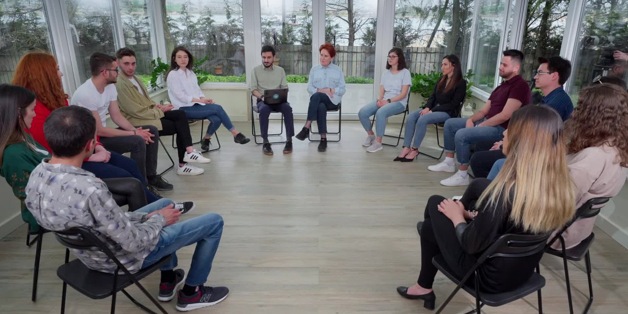 GENÇLER AKŞENER'E ANLATTI: "ÇOCUKLUĞUNU, GENÇLİĞİNİ, GELECEĞİNİ, HAYALLERİNİ, ÖZGÜRLÜĞÜNÜÇALDILAR. NİYE KALIYORSUN’ DİYORUM"