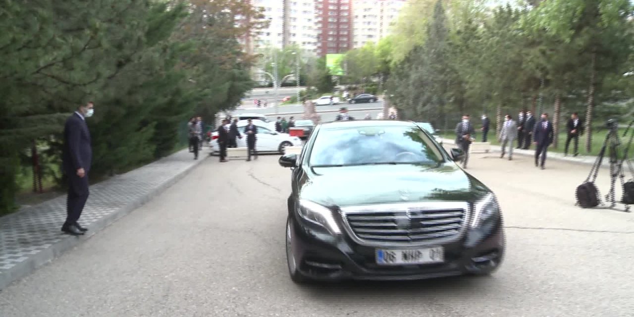 BAHÇELİ'DEN ALPARSLAN TÜRKEŞ’İN MEZARINA ZİYARET