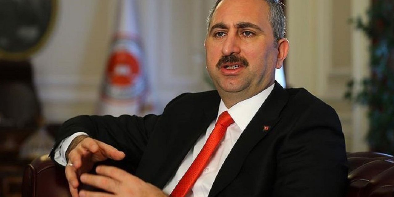 Adalet Bakanı Gül'ün açıklamaları"Anayasa Mahkemesi kararına uyulmayan bir yerde hukuk güvenliğinden bahsedilemez