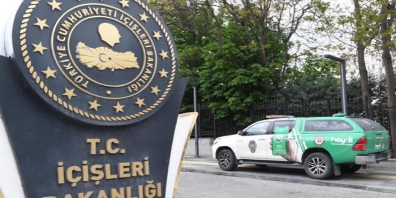 Ümit Özdağ engellendi, İçişleri Bakanlığı önüne 'HAYDİ (Hayvan Durum İzleme) aracı çekildi