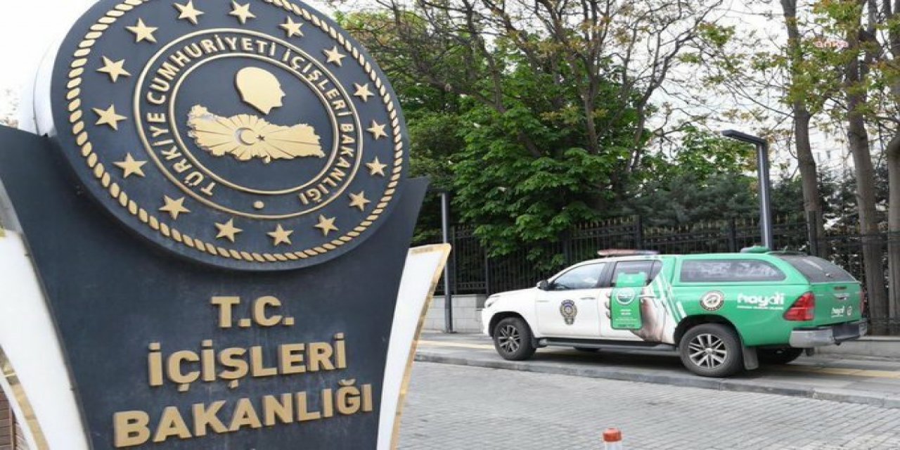 ÖZDAĞ’IN YÜRÜMESİNİN ENGELLENDİĞİ İÇİŞLERİ BAKANLIĞI’NIN ÖNÜNE “HAYDİ” PROJESİNE AİT ARAÇ ÇEKİLDİ