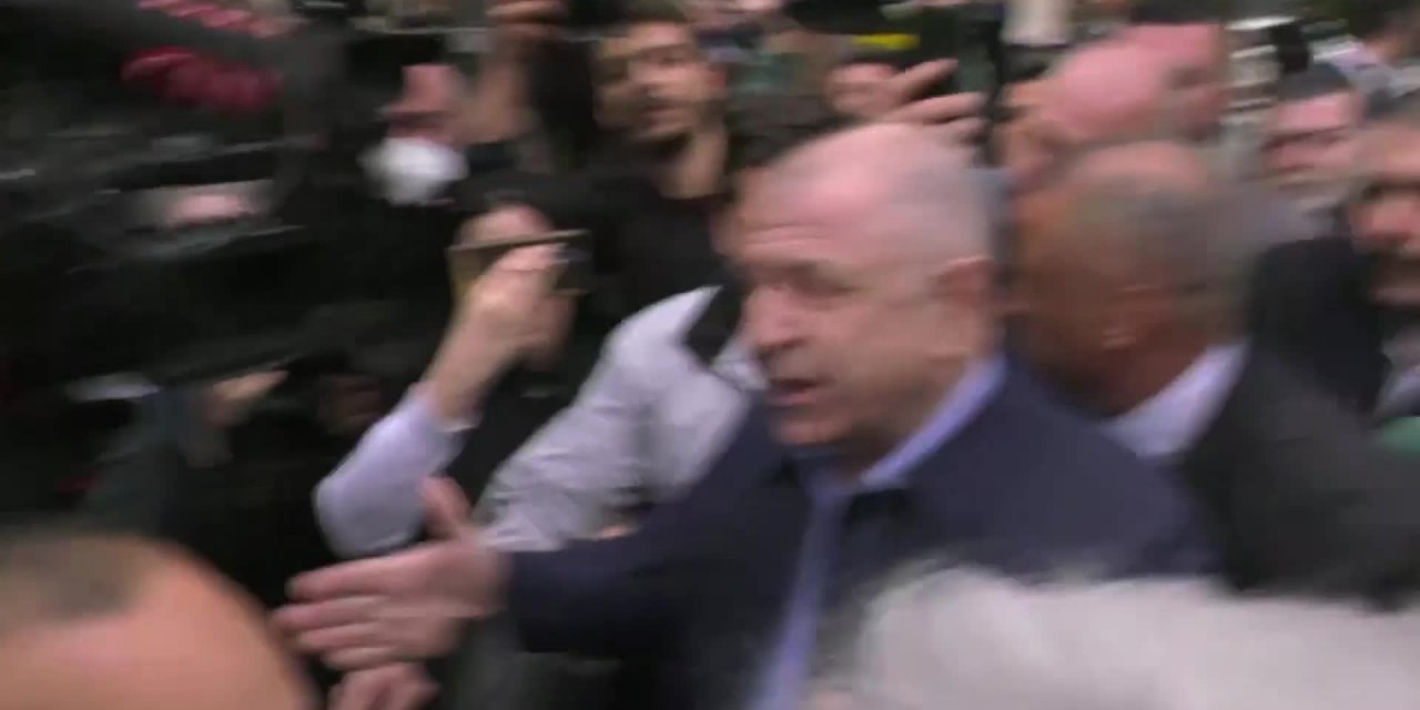 ZAFER PARTİSİ GENEL BAŞKANI ÜMİT ÖZDAĞ’IN, İÇİŞLERİ’NE BAKANLIĞI’NA YÜRÜMESİNE İZİN VERİLMEDİ…ÖZDAĞ: “SEN CUMHURİYET TARİHİNİN EN BÜYÜK KRİMİNALİSİN”