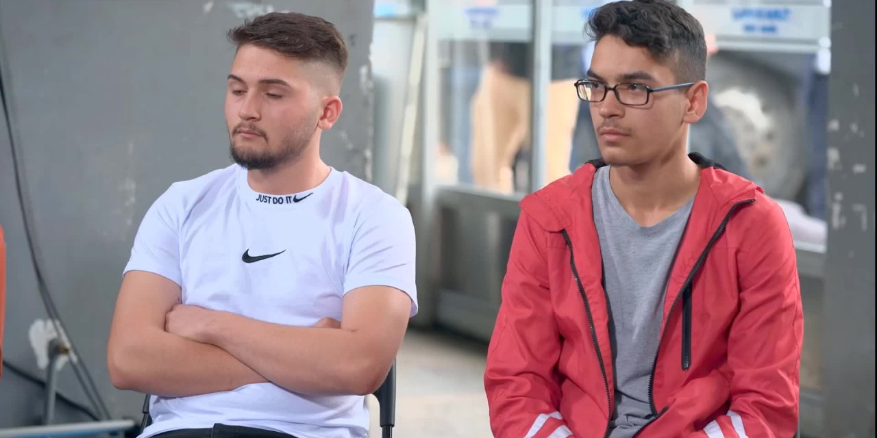 AKŞENER'İN “FIRSATIN OLSA YURTDIŞINA GİDER MİSİN” DİYE SORDUĞU GENÇLER: "GİDERİM. DEĞER GÖRDÜĞÜMÜ HİSSETMİYORUM"