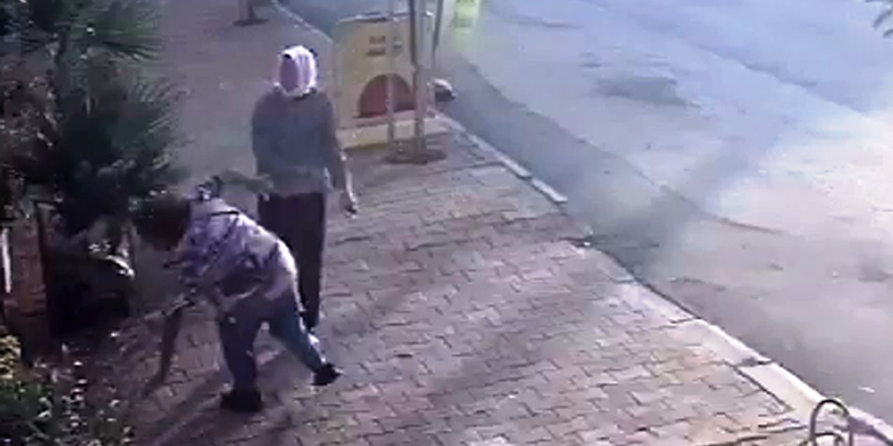 Kuru yemişçi çalışanı, engelli kadını darbetti