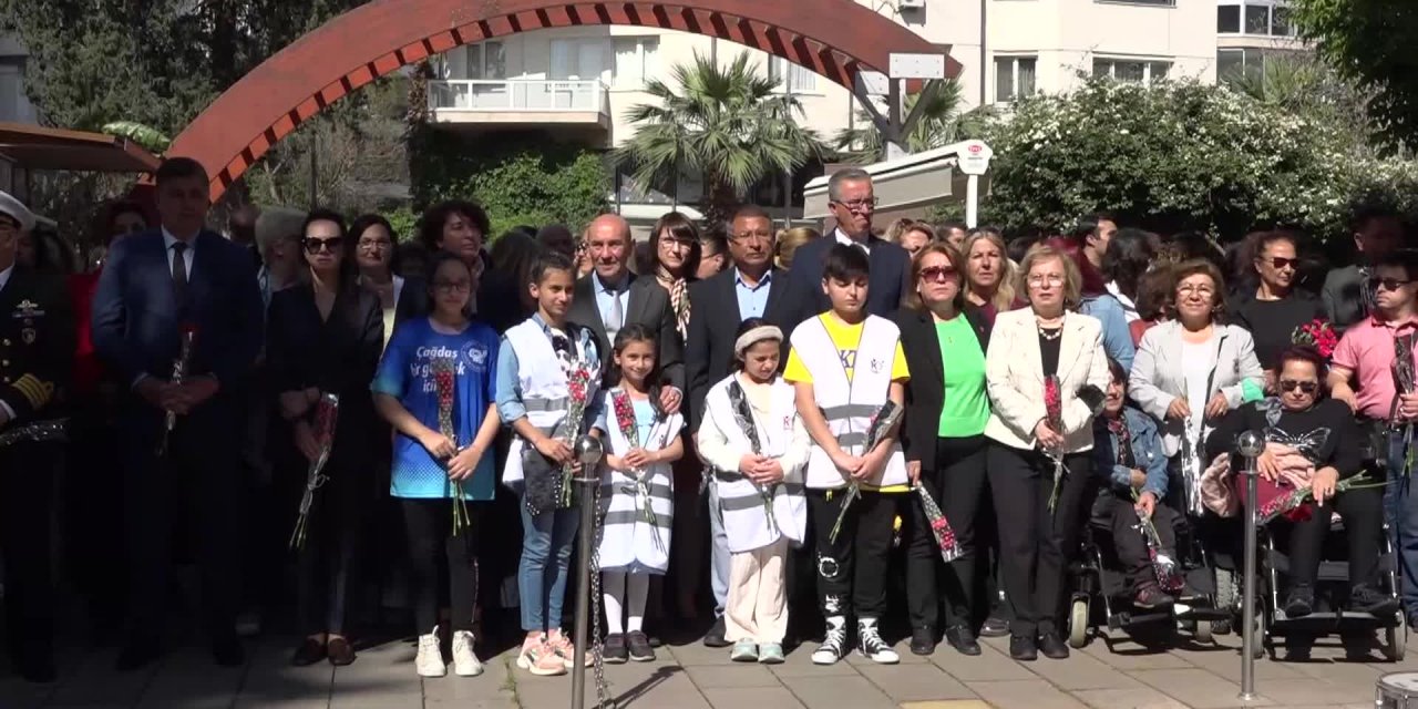 ATATÜRK'ÜN ANNESİ ZÜBEYDE HANIM, MEZARI BAŞINDA ANILDI