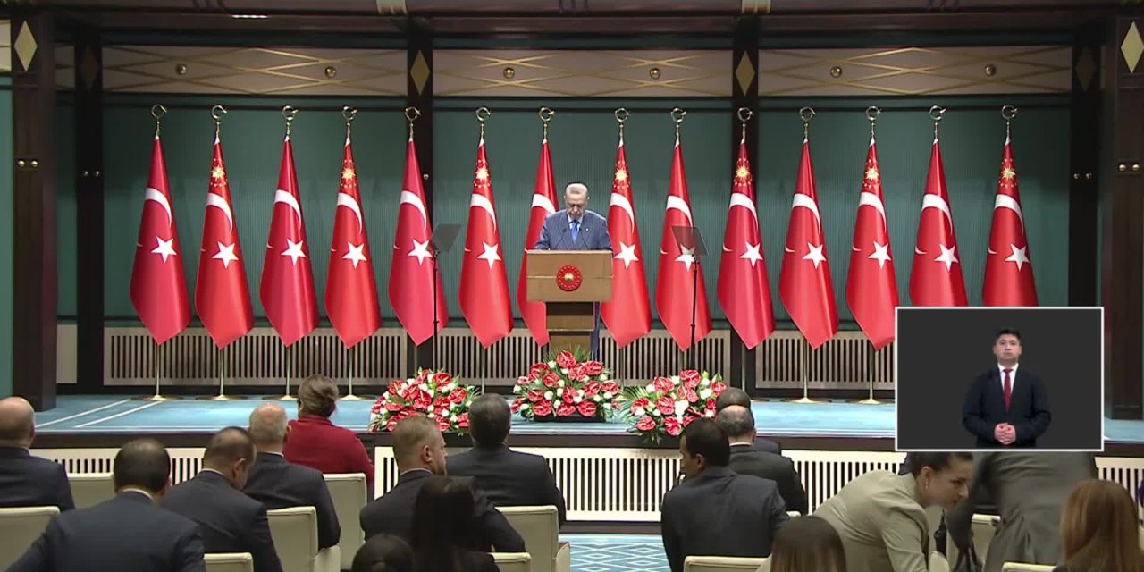 ERDOĞAN: “İLK DEFA KONUT SAHİBİ OLACAK VATANDAŞIMIZA 2 MİLYON LİRAYA KADAR DEĞERE SAHİP SATIN ALMALAR İÇİN 10 YILA KADAR VADELİ VE AYLIK 0,99 FAİZLİ KONUT KREDİSİ SAĞLIYORUZ”