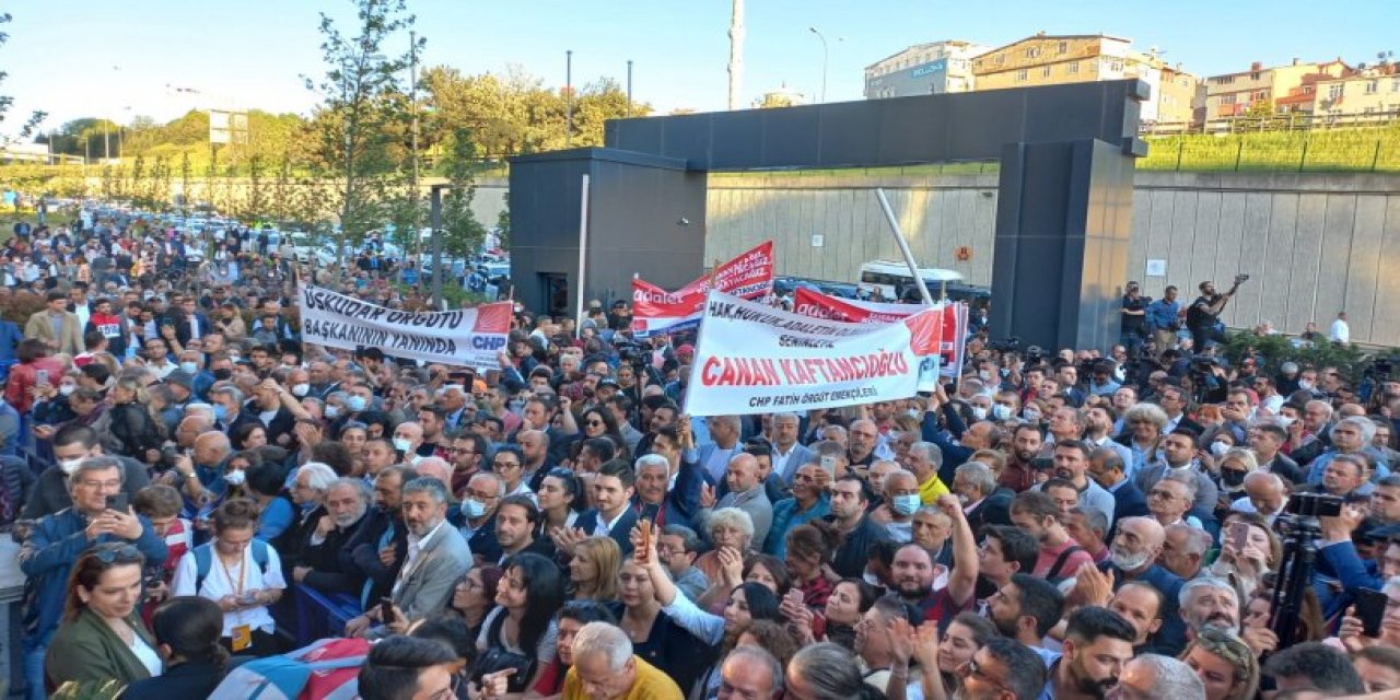 Canan Kaftancıoğlu CHP İl başkanlığında; 'Faşizme karşı omuz omuza' sloganlarıyla karşılandı