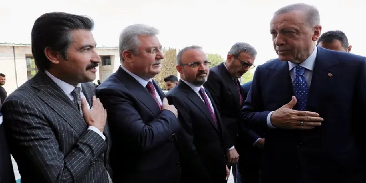 Cahit Özkan, AKP'yle arasını düzeltmeye çalışıyor: Bu kez Erdoğan'a şiirle seslendi, 'Bırakın dönsün dolaplar'