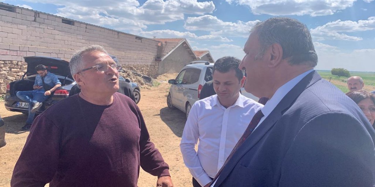 Sarımsak üreticisi sorunlarını CHP’li vekil Ömer Fethi Gürer’e anlattı: ”Hasadı tohumluk yaptık”