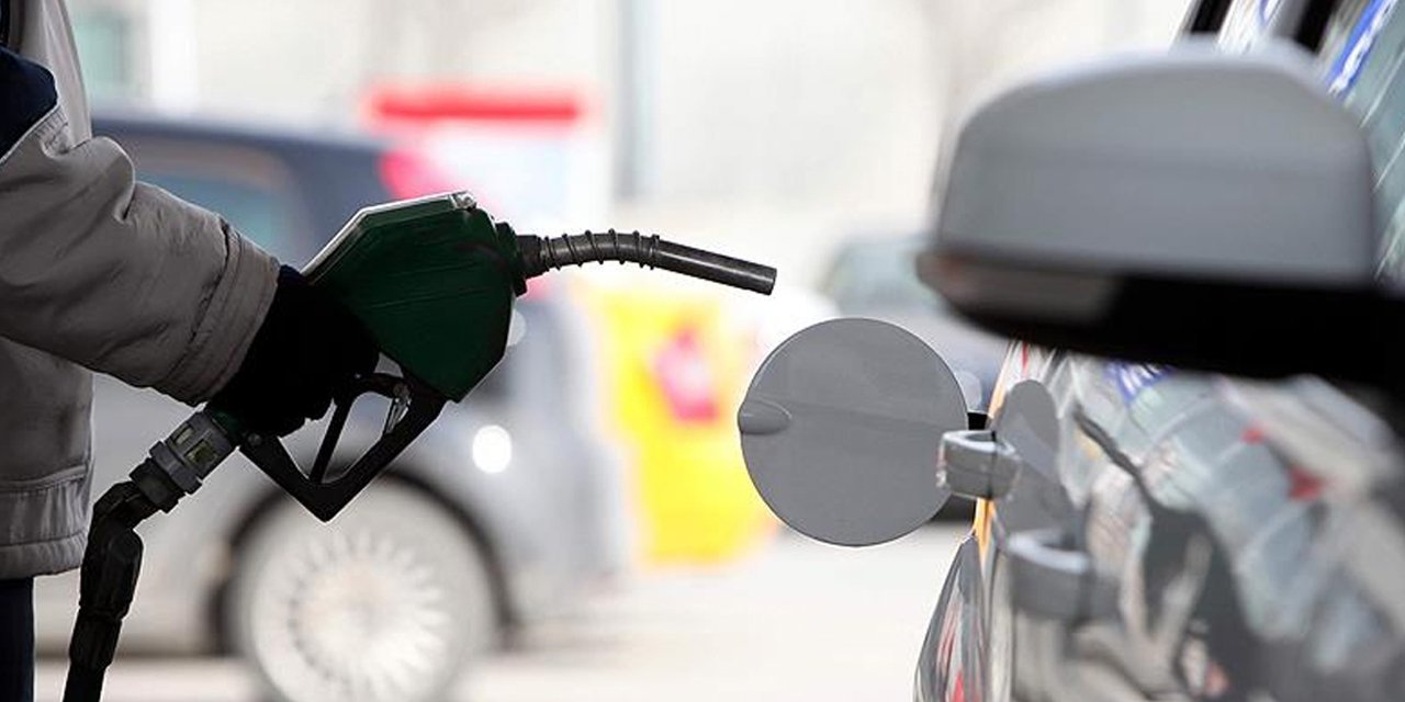 Zam yağmuru devam ediyor: Benzin ve motorine art arda zam
