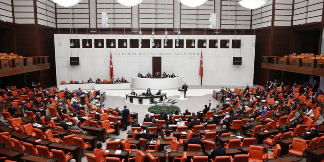 Sosyal medya düzenlemesi TBMM'de: Yanıltıcı bilgi yaymaya 3 yıl hapis