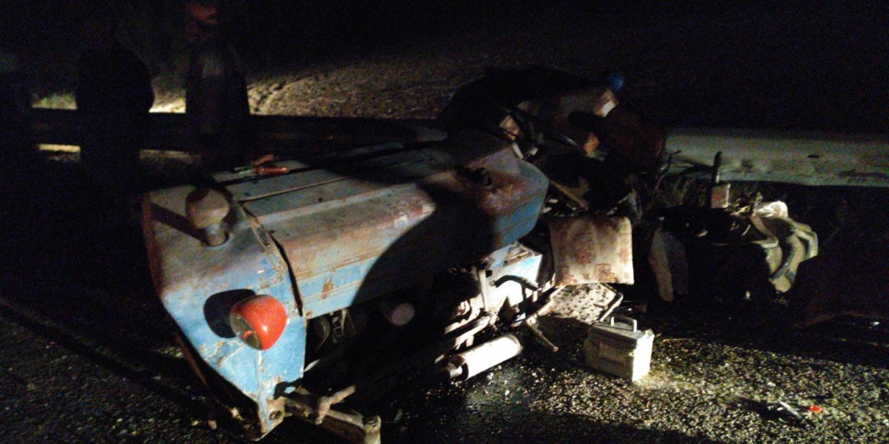 Önce motosiklet ardından kamyon traktöre çarptı: 1 yaralı