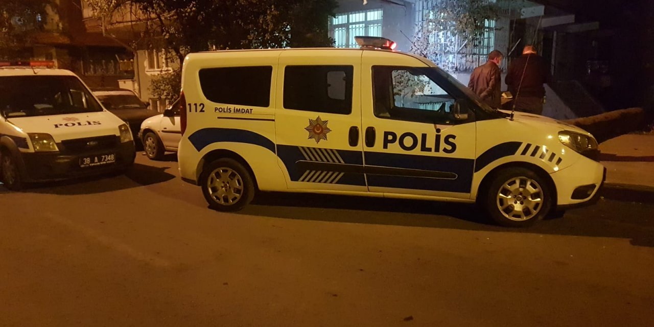 Kayseri'de boşanma aşamasındaki eşiyle tartışınca kendisini vurdu
