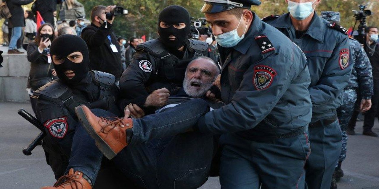 Paşinyan ‘hain’ ilan edildi! Ermenistan karıştı