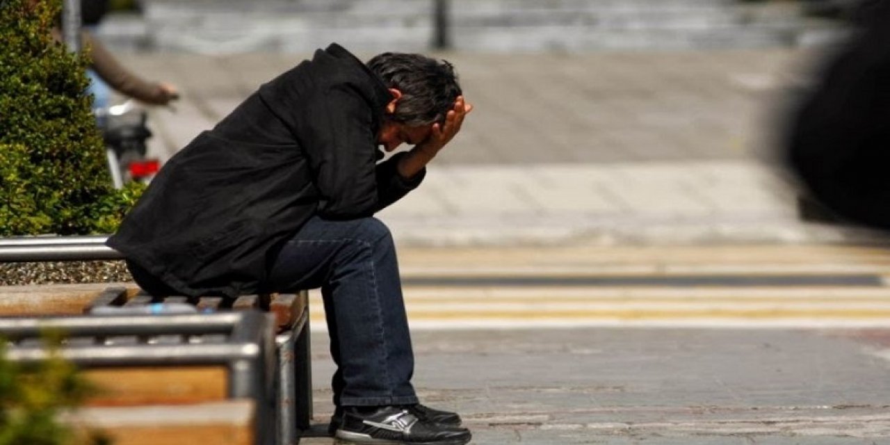 Her şeyi özetleyen fotoğraf: AKP'nin kalesi Konya'da işsiz vatandaşın 5 liralık banknota yazdığı yazı yürek burktu