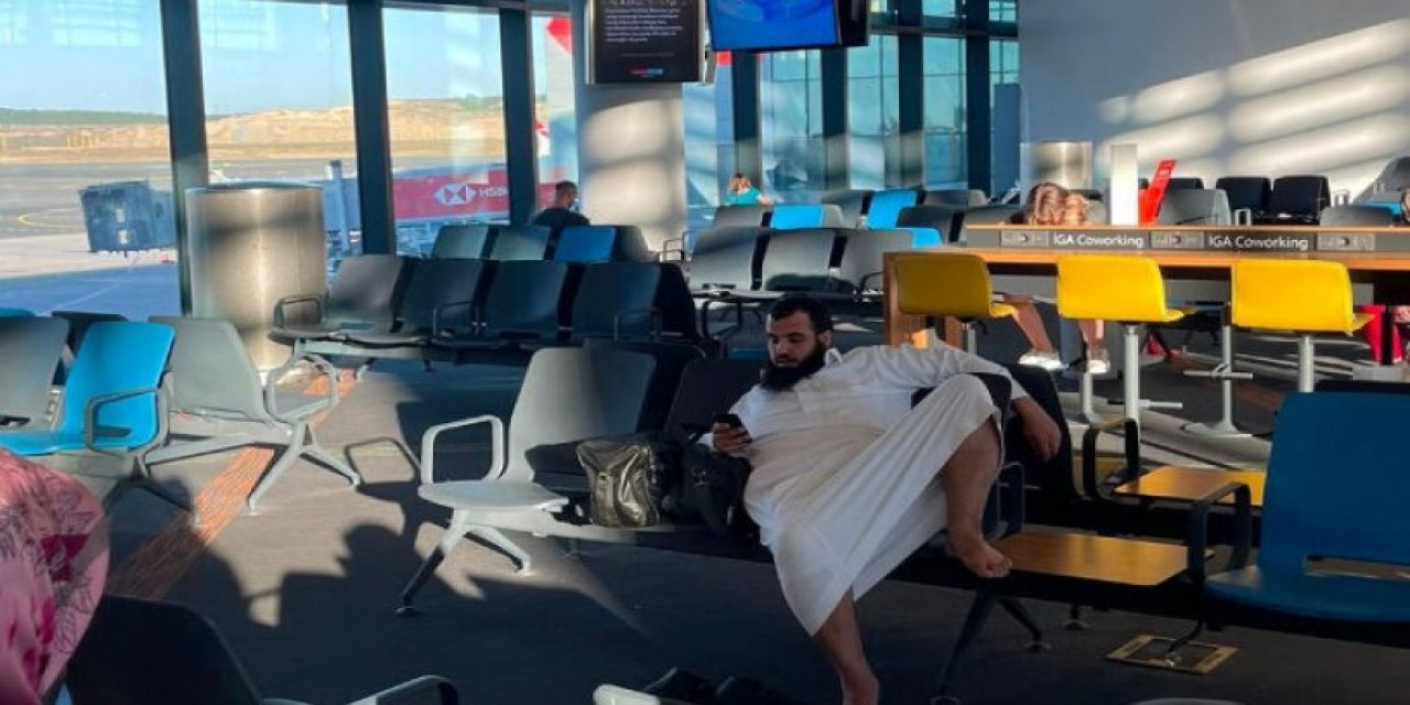 Arap turistin havalimanında oturuş şekline tepki yağdı