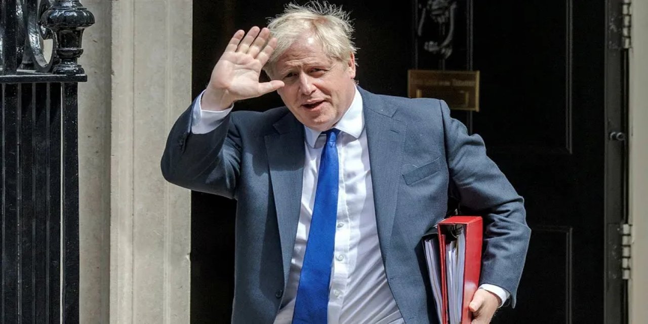 Baskılara dayanamadı! Boris Johnson istifa etti