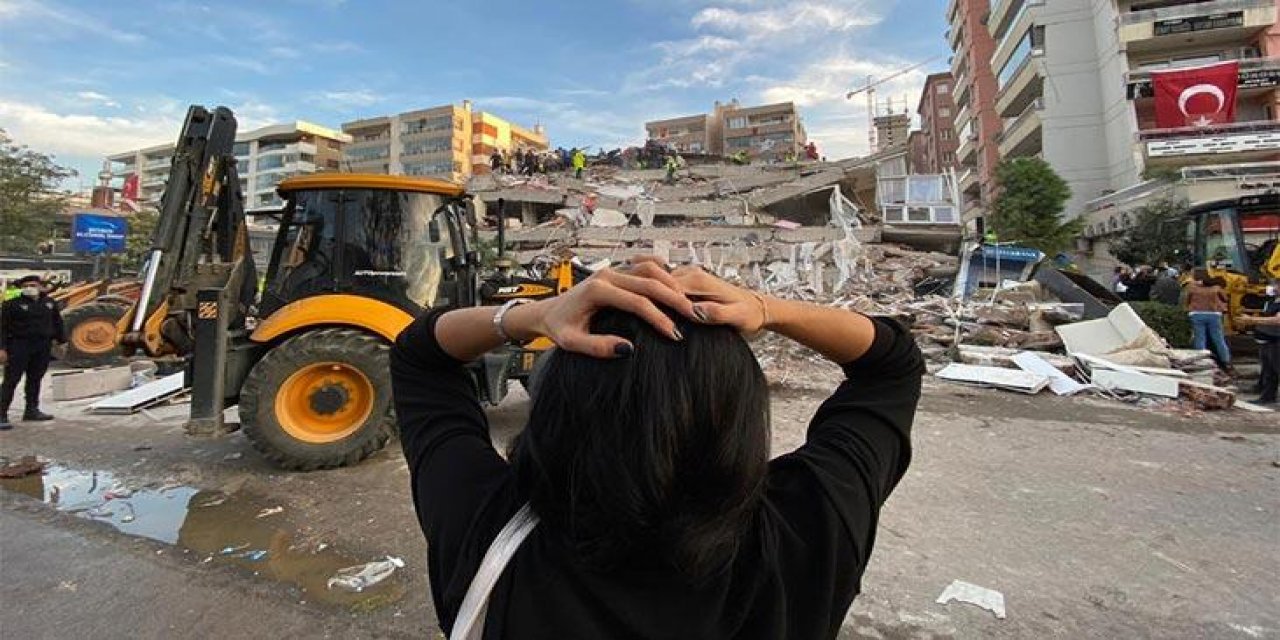 İzmir'de, 11 santimlik çökme