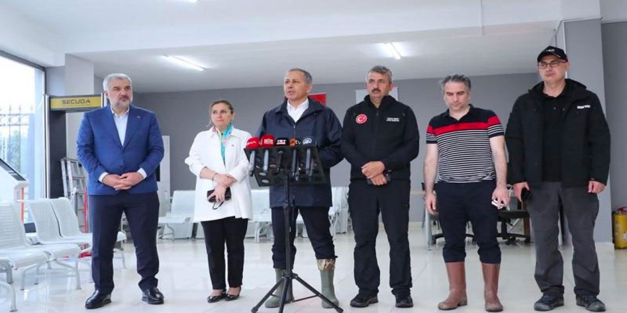 İstanbul Valisi’nin fotoğrafı tartışma yarattı: “Bu fotoğraf nedir Allah aşkına?”