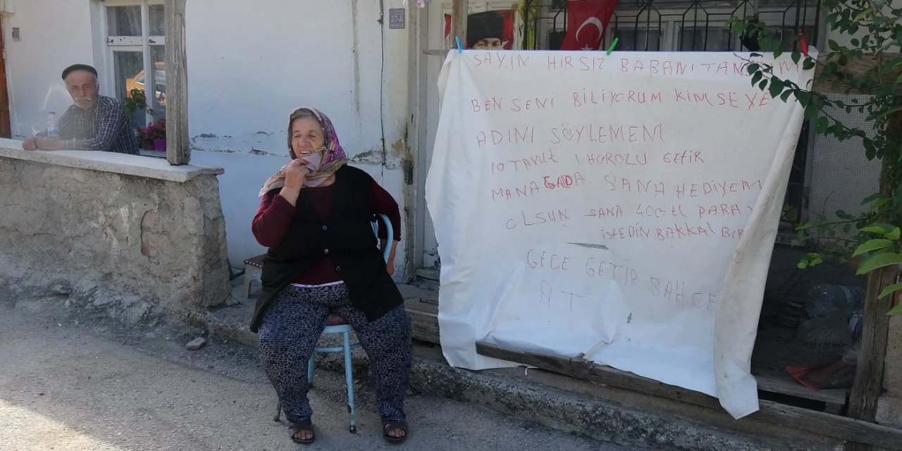 Tavukları çalınan kadın pankart açtı: 'Sayın hırsız, babanı tanırım...'
