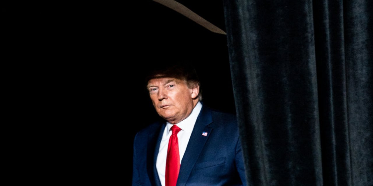 Çevresi müdahale etmesi için yalvarırken Trump, Kongre saldırısını televizyondan izlemiş