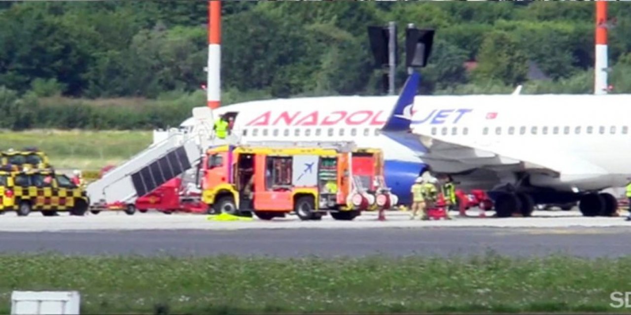 Kabin dumanla doldu! Anadolujet uçağı acil iniş yaptı
